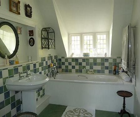 Mayfield B&B Марлборо Екстер'єр фото